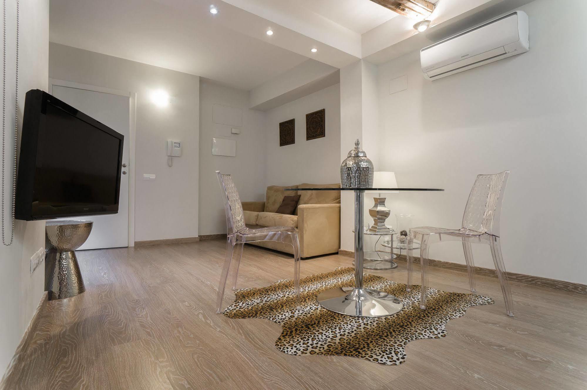 Kirei Apartment Sombrereria บาเลนเซีย ภายนอก รูปภาพ