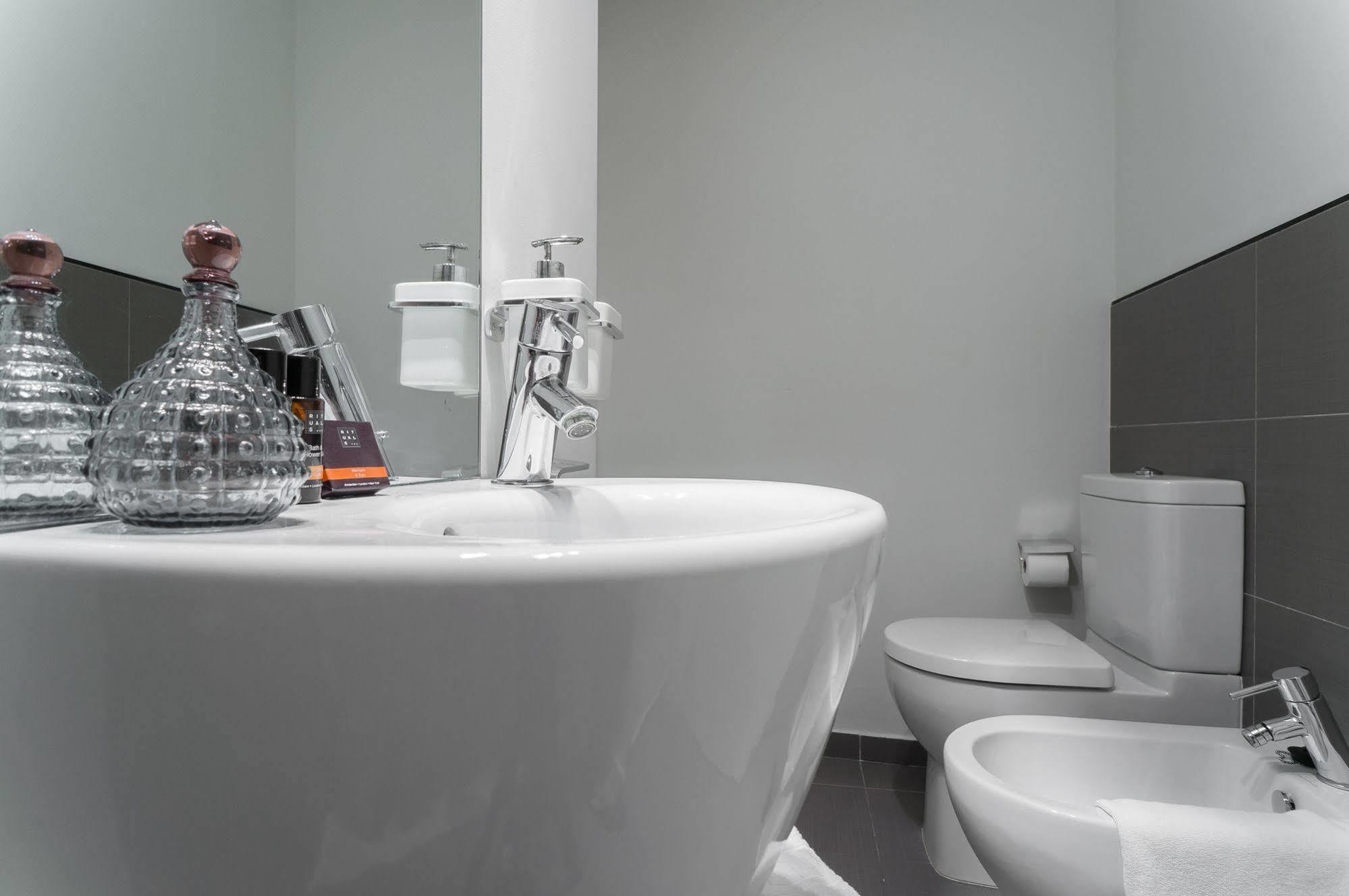 Kirei Apartment Sombrereria บาเลนเซีย ภายนอก รูปภาพ