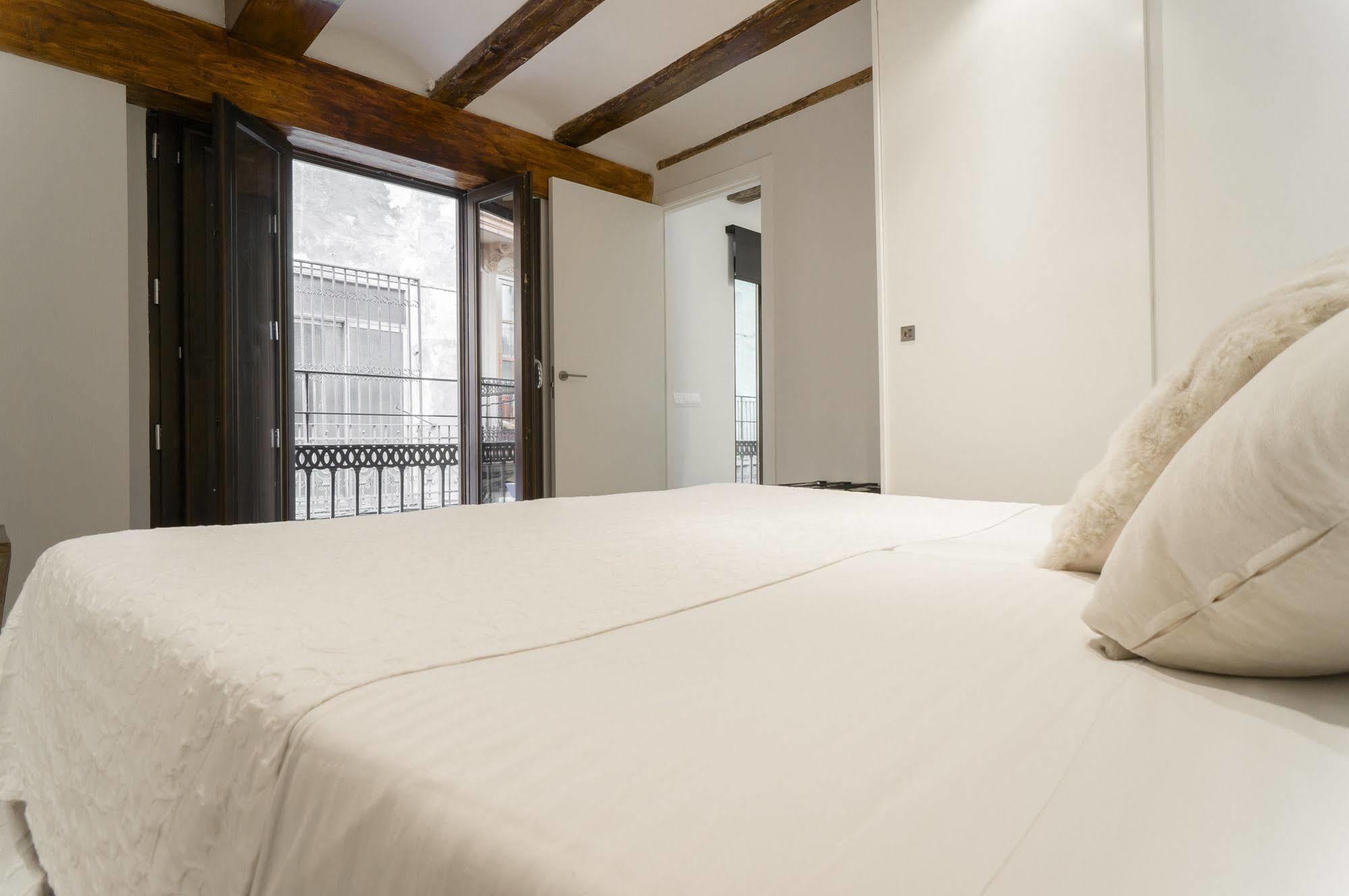 Kirei Apartment Sombrereria บาเลนเซีย ภายนอก รูปภาพ
